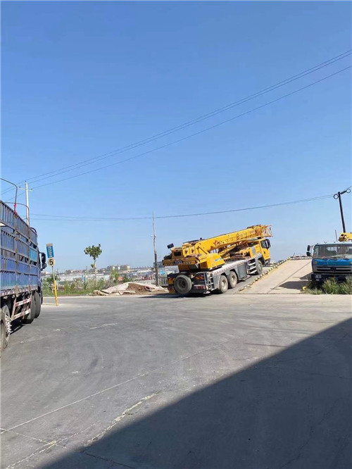 连州市25吨吊车的租赁价格大概是多少？